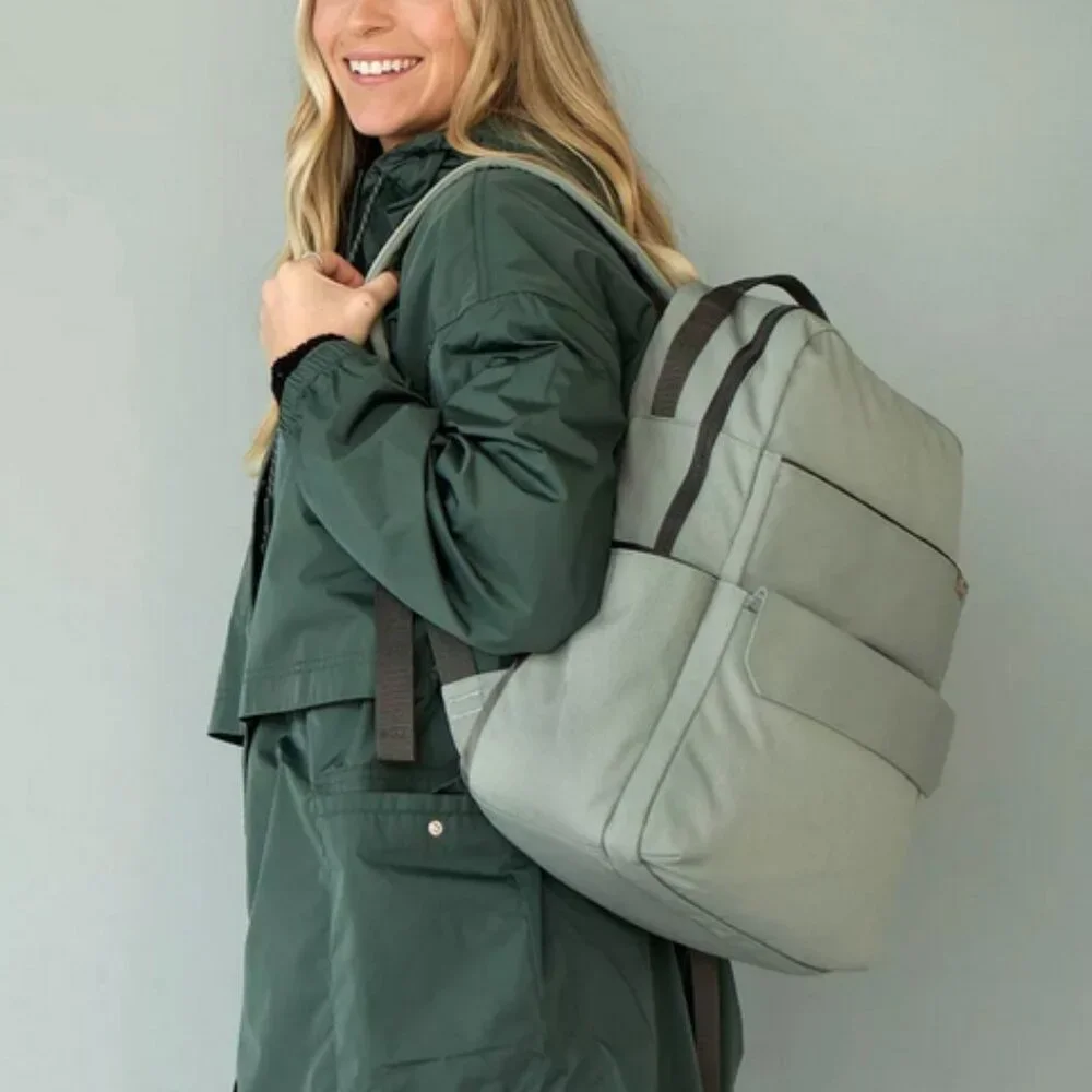 RED ROVR Roo Diaper Backpack - Picture 4 of 15